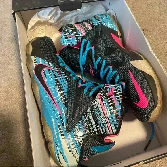 LEBRON XLL size 11 - Picture 2 of 15